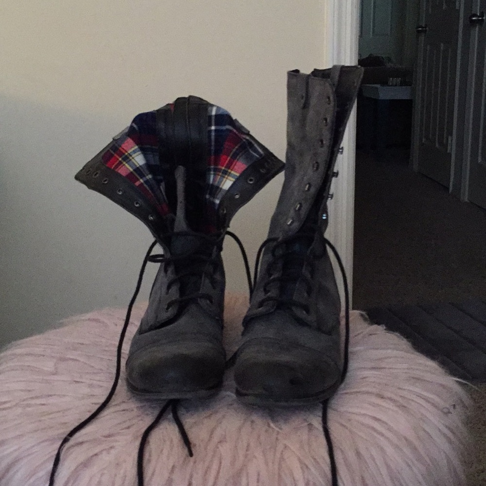 Combat boots